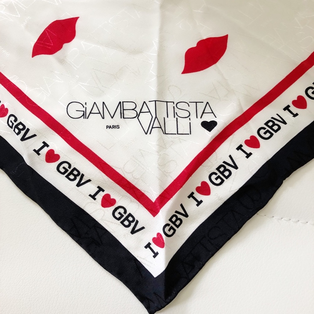 Giambattista Valli x H&M square scarf.